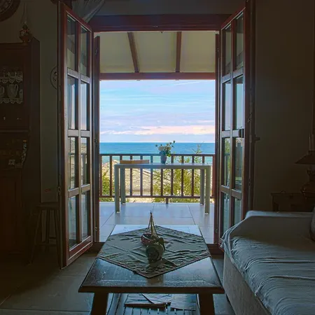 Eleni's Seaside Daire *